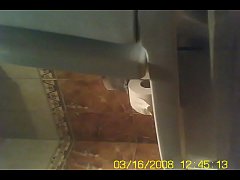 Скрытая камера в офисном туалете